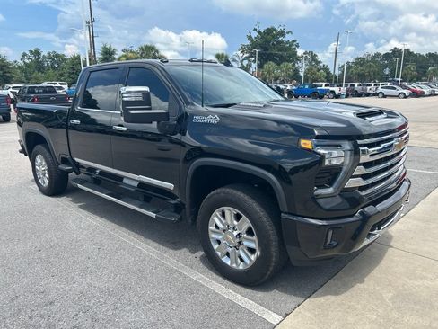 Used 2024 Chevrolet Silverado 2500 High Country w/ High Country Premium Package AWD/4WD image 3