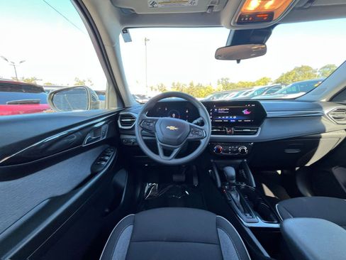 Used 2025 Chevrolet TrailBlazer LT image 32