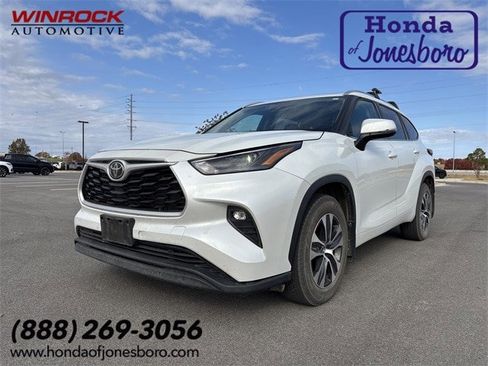 Used 2022 Toyota Highlander XLE image 1