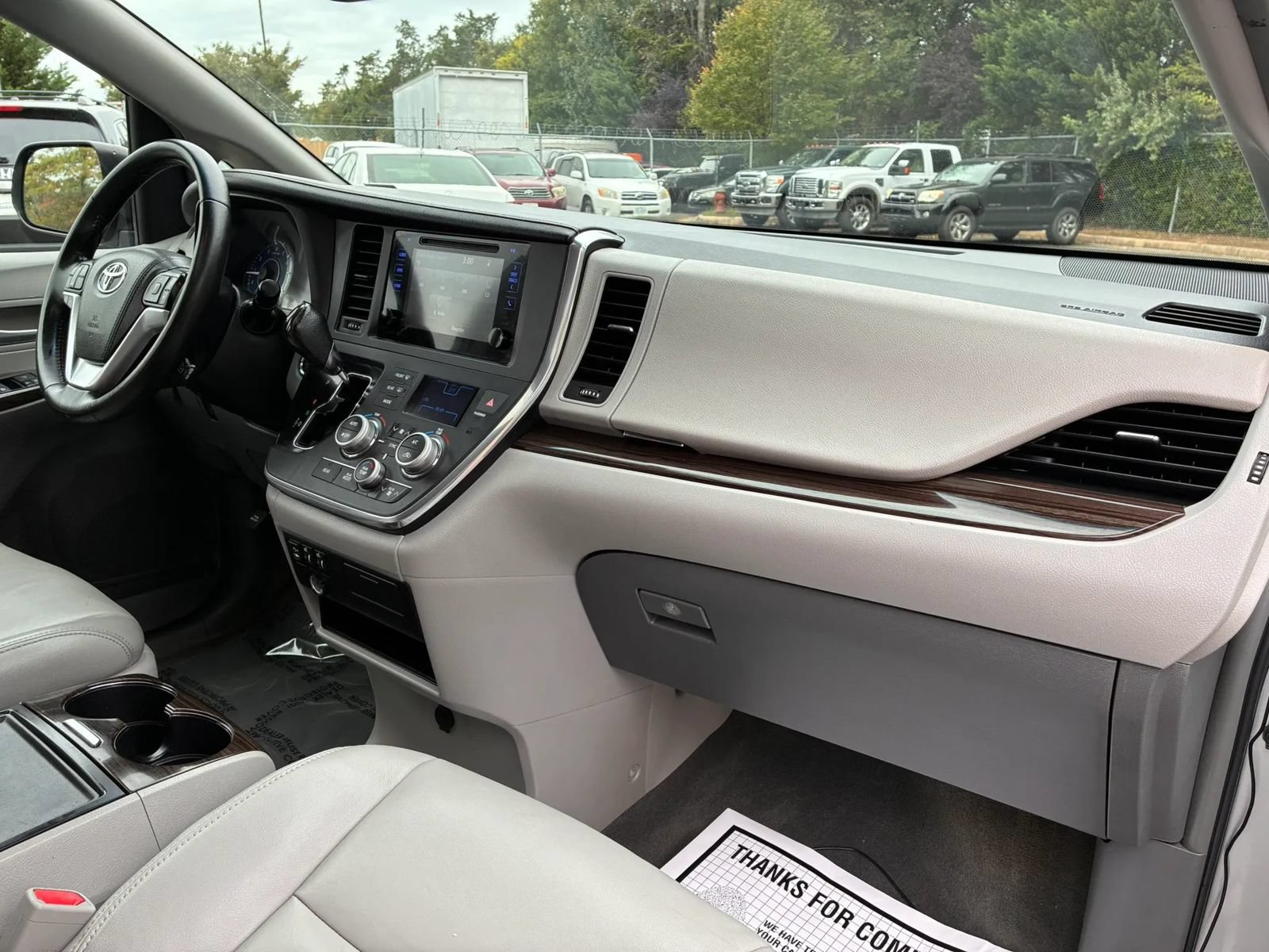 Used 2015 Toyota Sienna XLE FWD image 18