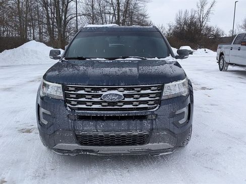 Used 2017 Ford Explorer XLT w/ Equipment Group 202A image 8