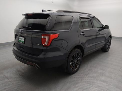 Used 2017 Ford Explorer XLT w/ Equipment Group 202A AWD/4WD image 9