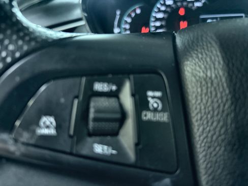 Used 2021 Chevrolet Trax LT AWD/4WD image 25
