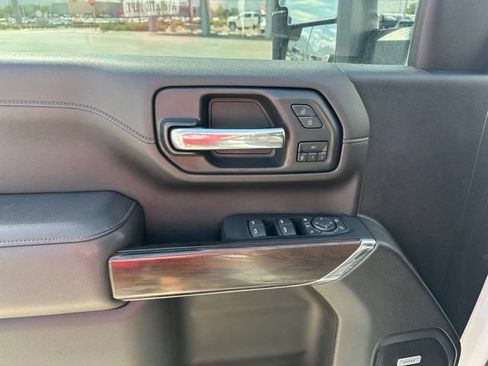 Certified 2023 GMC Sierra 3500 SLT w/ SLT Premium Package AWD/4WD image 17