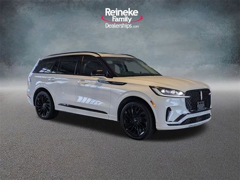 Used 2025 Lincoln Aviator Reserve w/ Jet Appearance Package image 3