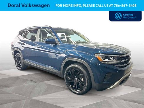 Certified 2022 Volkswagen Atlas SE w/ Black Wheel Package image 2