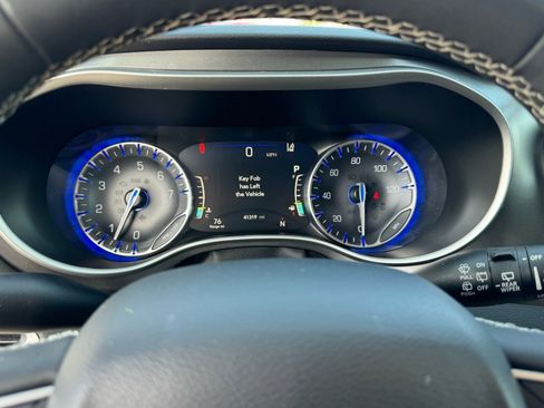 Used 2024 Chrysler Pacifica Touring-L image 26