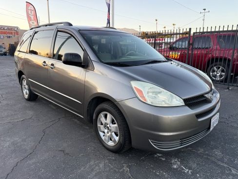 Used 2005 Toyota Sienna CE image 3