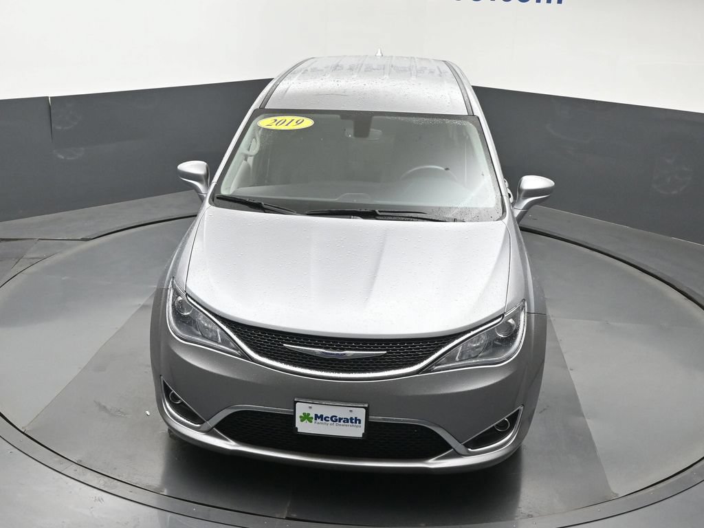 Used 2019 Chrysler Pacifica Touring Plus w/ Tire & Wheel Group FWD image 27