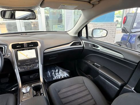 Used 2019 Ford Fusion SE FWD image 22