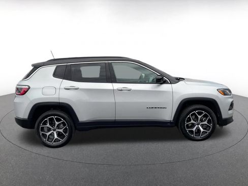 Used 2025 Jeep Compass Limited AWD/4WD image 16