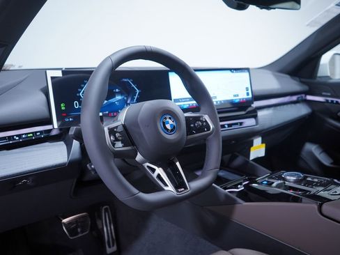 New 2026 BMW i5 eDrive40 w/ M Sport Package RWD image 6