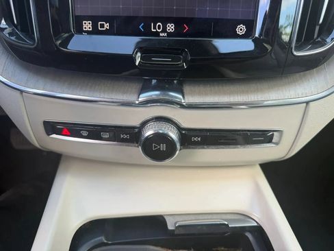Used 2023 Volvo XC60 B5 Plus FWD image 18