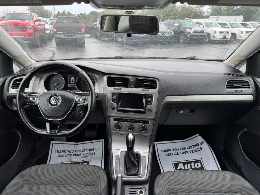 Used 2015 Volkswagen Golf S FWD image 21