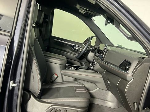 Used 2025 Chevrolet Suburban RST image 36