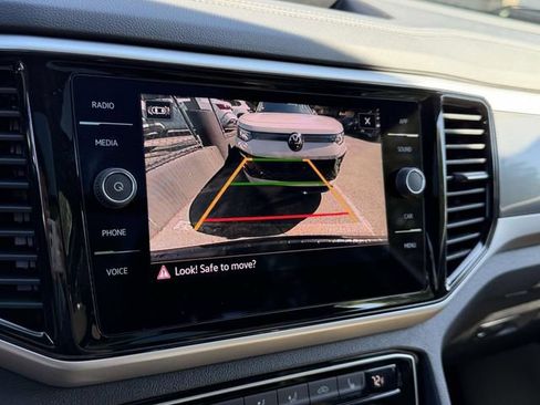 Certified 2023 Volkswagen Atlas Cross Sport SE w/ Panoramic Sunroof Package AWD/4WD image 31