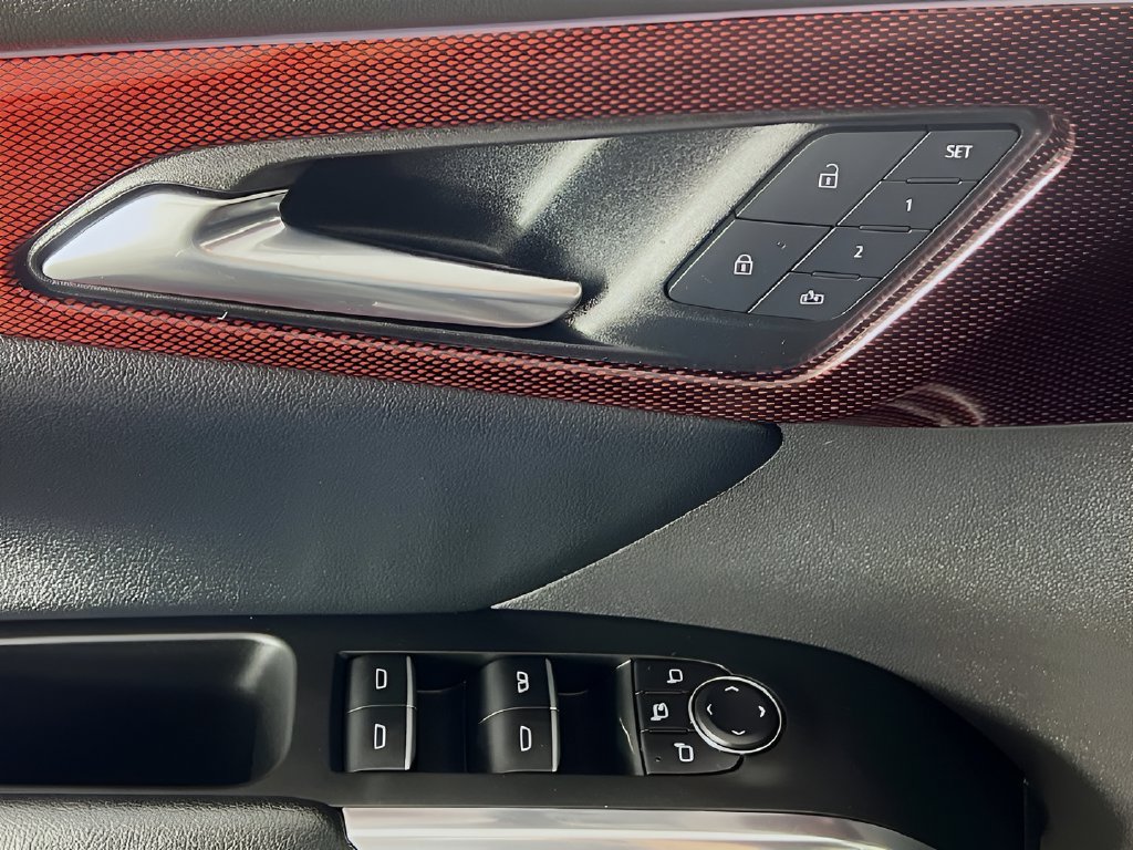 Used 2025 Chevrolet Traverse RS w/ LPO, Floor Liner Package AWD/4WD image 18