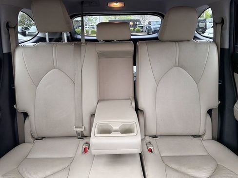 Used 2021 Toyota Highlander Limited image 30