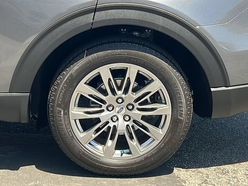 Certified 2025 Ford Explorer Platinum RWD image 6