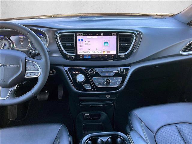 Used 2026 Chrysler Pacifica Select FWD image 8