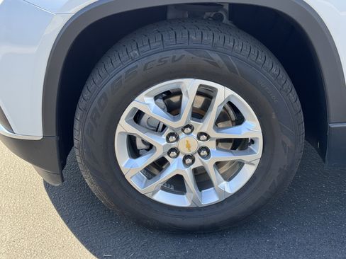 Used 2020 Chevrolet Traverse LT image 12
