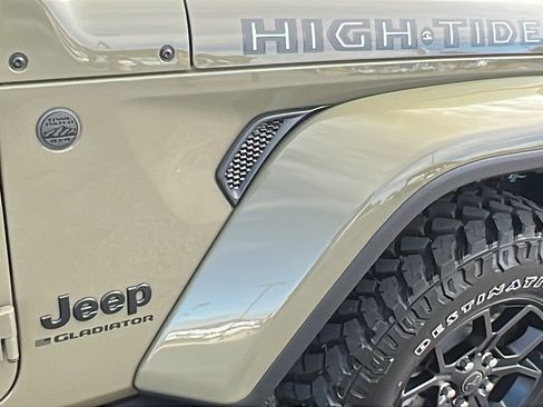 New 2025 Jeep Gladiator Sport image 9