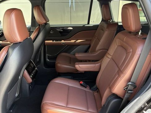 Used 2025 Lincoln Aviator Reserve RWD image 8