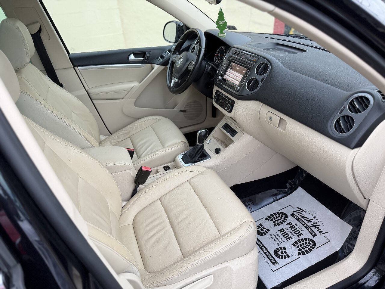 Used 2012 Volkswagen Tiguan SEL AWD/4WD image 17