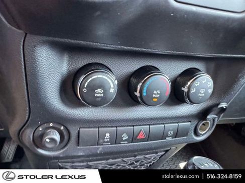 Used 2014 Jeep Wrangler Unlimited Sahara w/ Connectivity Group AWD/4WD image 39