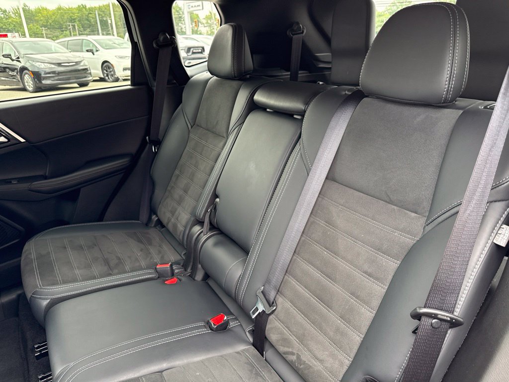 Used 2025 Mitsubishi Outlander SE AWD/4WD image 35
