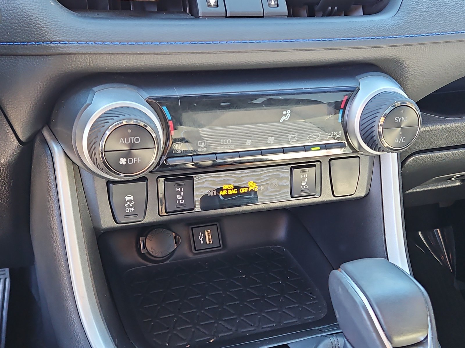 Used 2023 Toyota RAV4 XSE w/ XSE Grade Weather Package AWD/4WD image 28