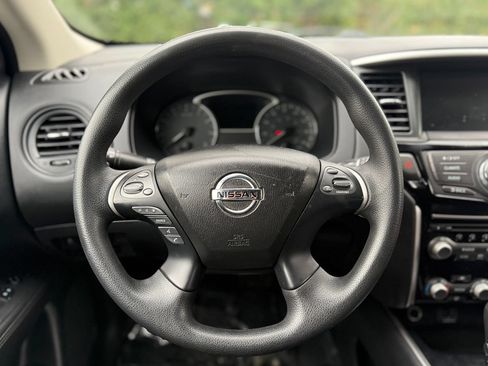 Used 2020 Nissan Pathfinder S AWD/4WD image 23