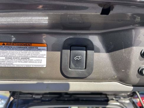 Used 2015 Toyota Sienna XLE w/ XLE Navigation Package image 49