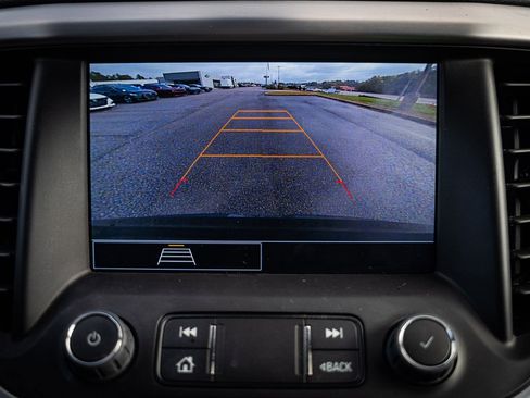 Used 2023 GMC Acadia SLE w/ Driver Convenience Package image 32