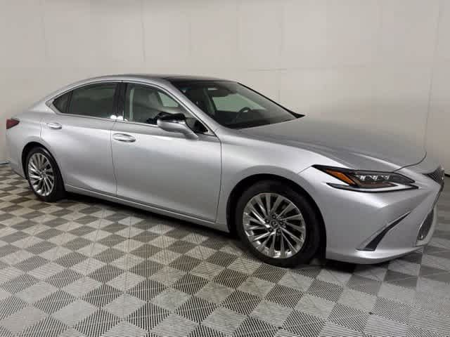 Used 2020 Lexus ES 350 Ultra Luxury w/ Accessory Package FWD image 10