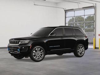 New 2024 Jeep Grand Cherokee Overland w/ Advanced Protech Group III AWD/4WD video 2