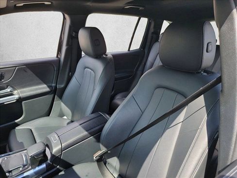 Used 2023 Mercedes-Benz GLB 250 4MATIC w/ Premium Package image 13