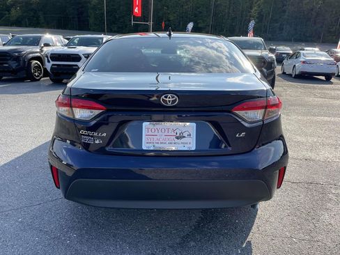 Used 2025 Toyota Corolla LE image 3