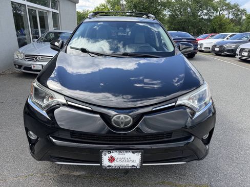 Used 2017 Toyota RAV4 XLE AWD/4WD image 2
