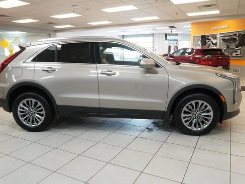 Used 2024 Cadillac XT4 Premium Luxury w/ Cold Weather Package AWD/4WD image 14