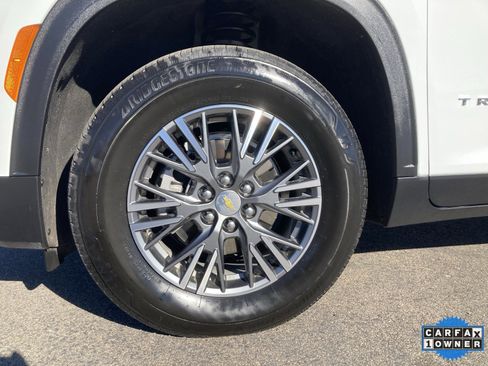 Used 2025 Chevrolet Traverse LT image 42