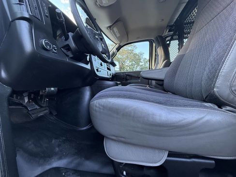 Used 2018 GMC Savana 2500 w/ Driver Convenience Package image 13