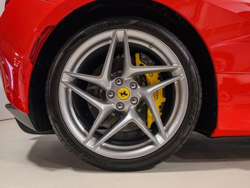 Used 2022 Ferrari F8 Tributo RWD image 21