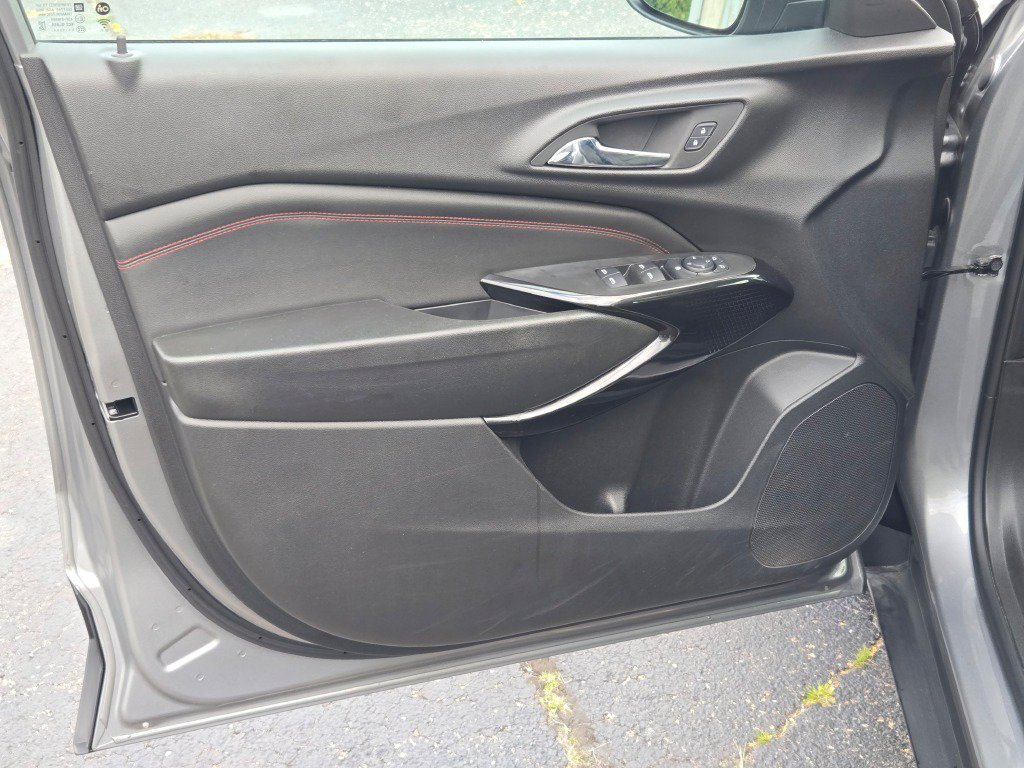 Certified 2024 Chevrolet Trax RS w/ Sunroof Package FWD image 18