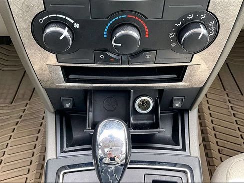Used 2008 Chrysler 300 Touring RWD image 30