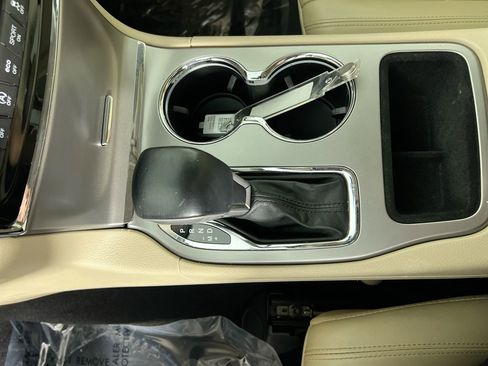 Used 2020 Jeep Grand Cherokee Limited image 23