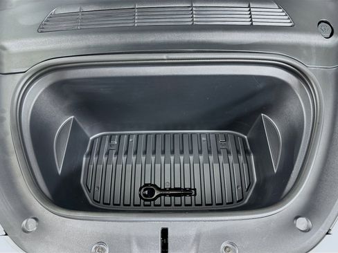 Used 2023 Tesla Model Y Long Range image 32