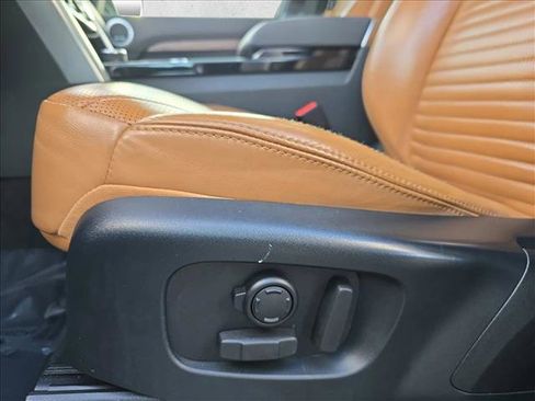 Used 2020 Land Rover Discovery HSE image 29