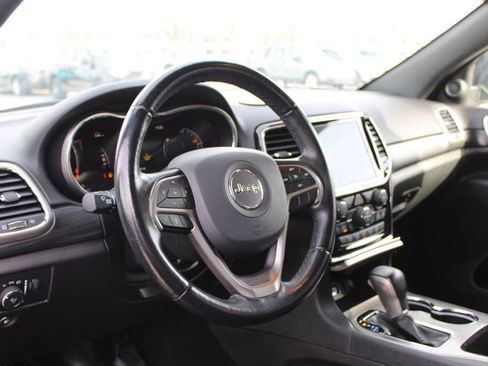 Used 2021 Jeep Grand Cherokee Laredo X image 19