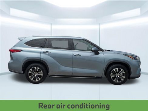 Used 2022 Toyota Highlander XLE FWD image 8